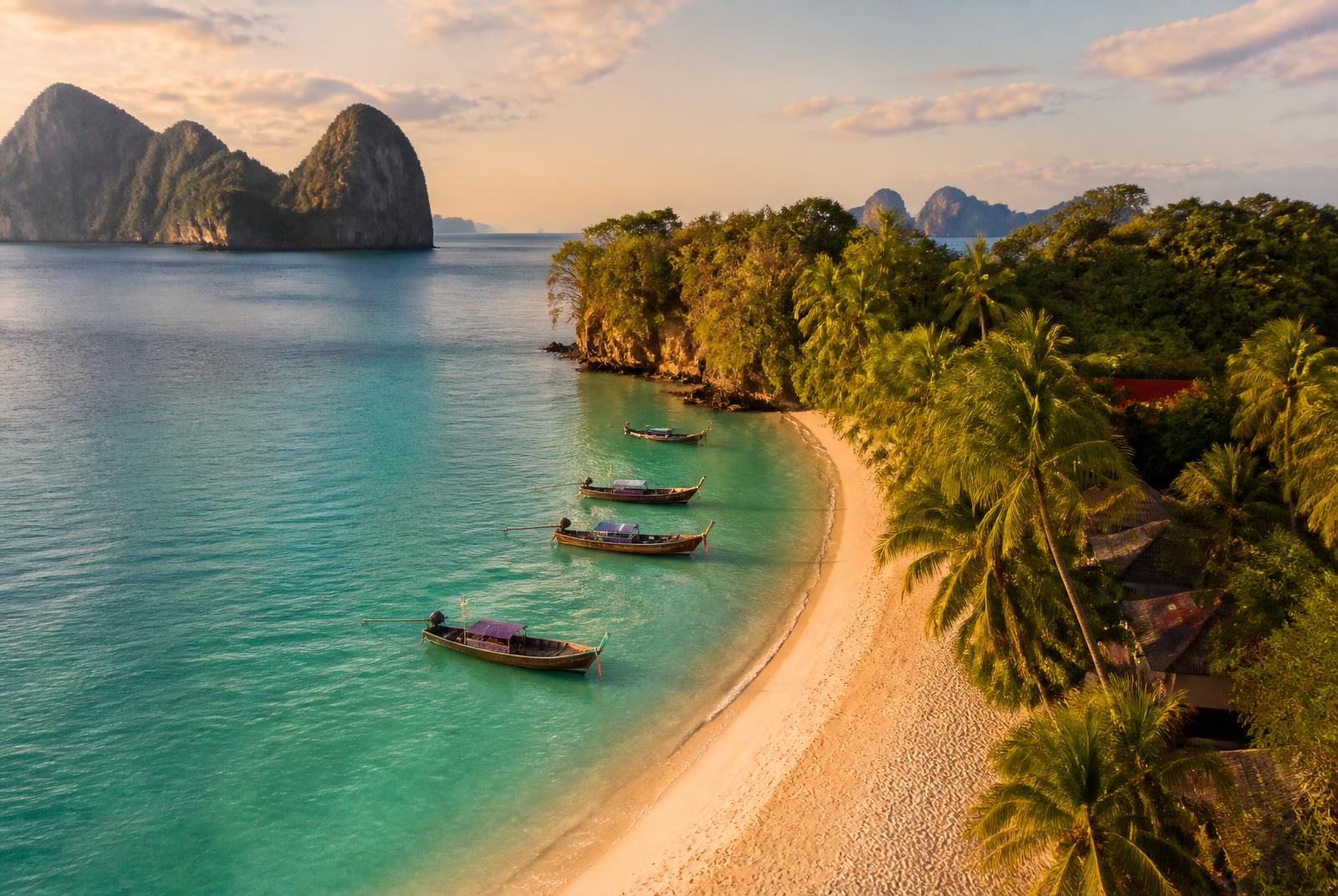 Thailand for a Month: Where to Stay, What It Costs & Best Beach Towns